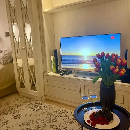 Cozy In The Center Of *