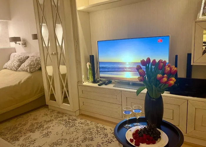 Cozy In The Center Of *